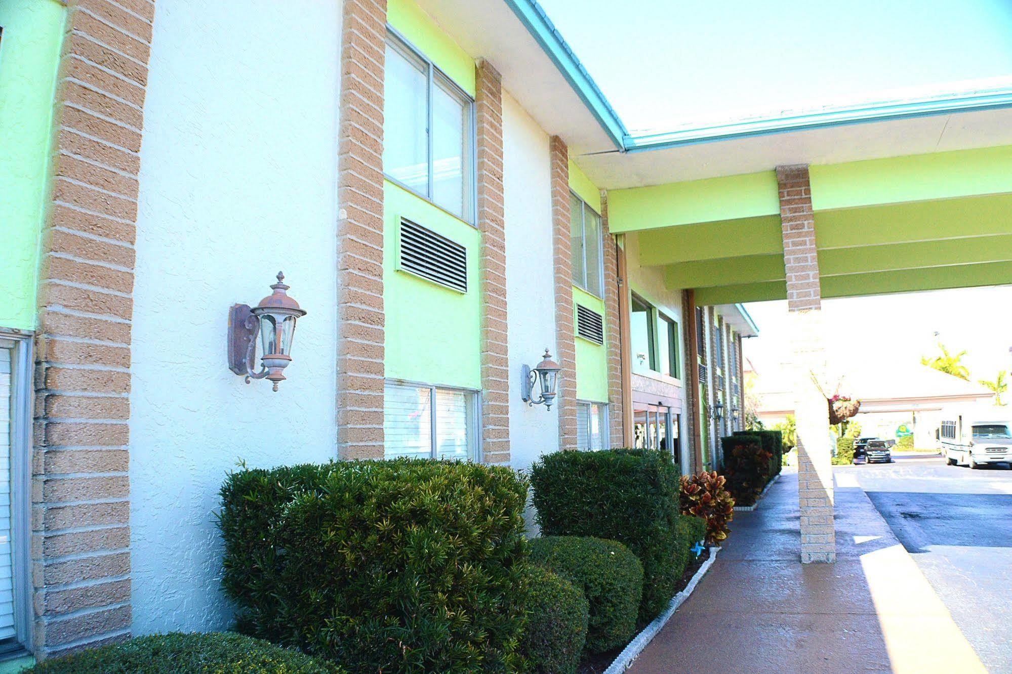 Rodeway Inn Clearwater - Central Esterno foto