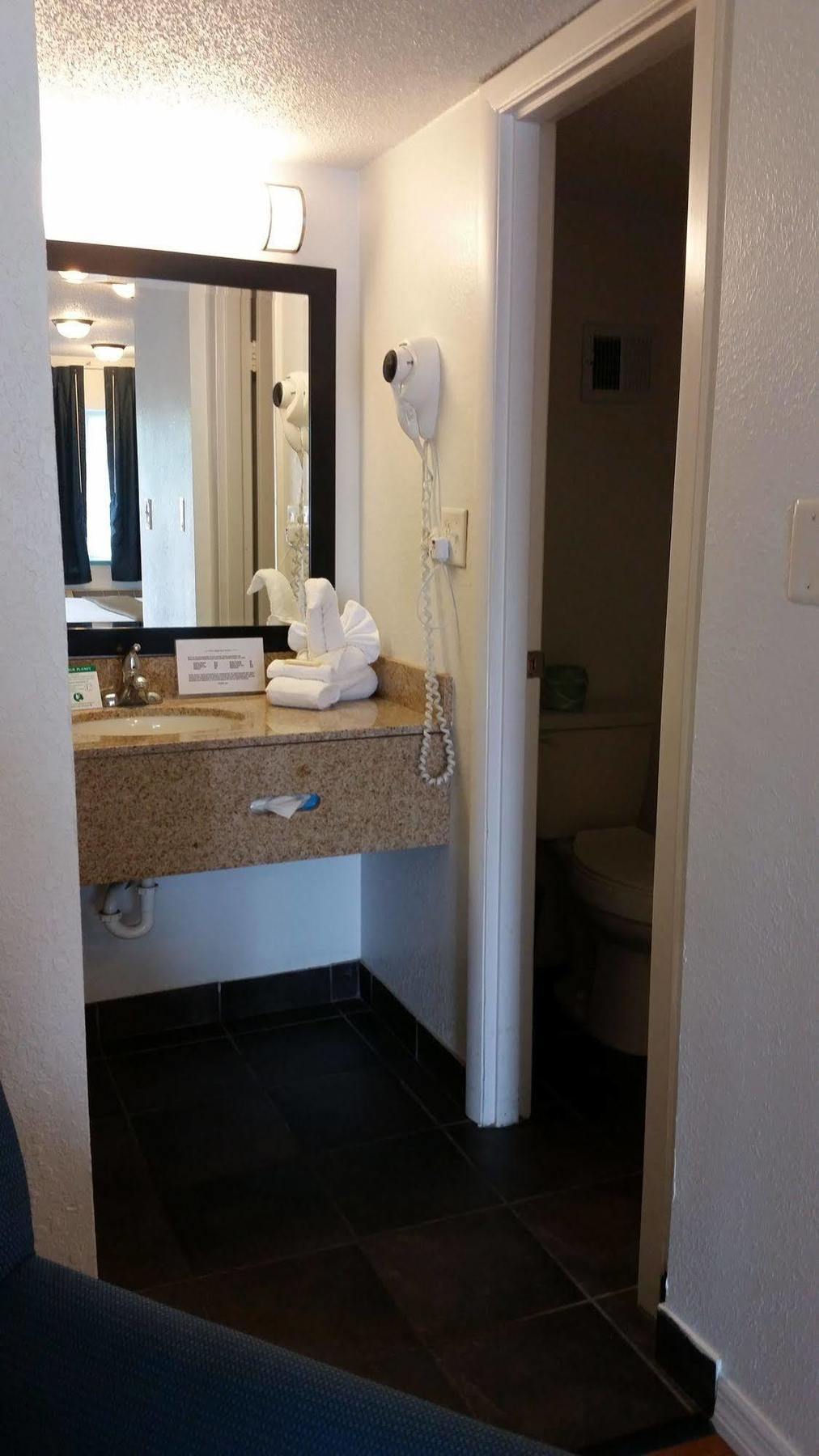Rodeway Inn Clearwater - Central Esterno foto