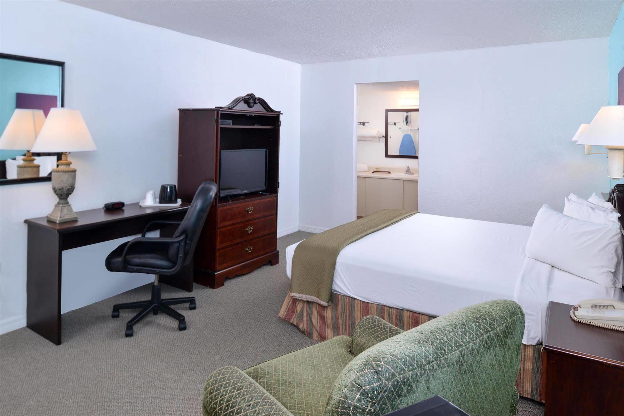 Rodeway Inn Clearwater - Central Esterno foto
